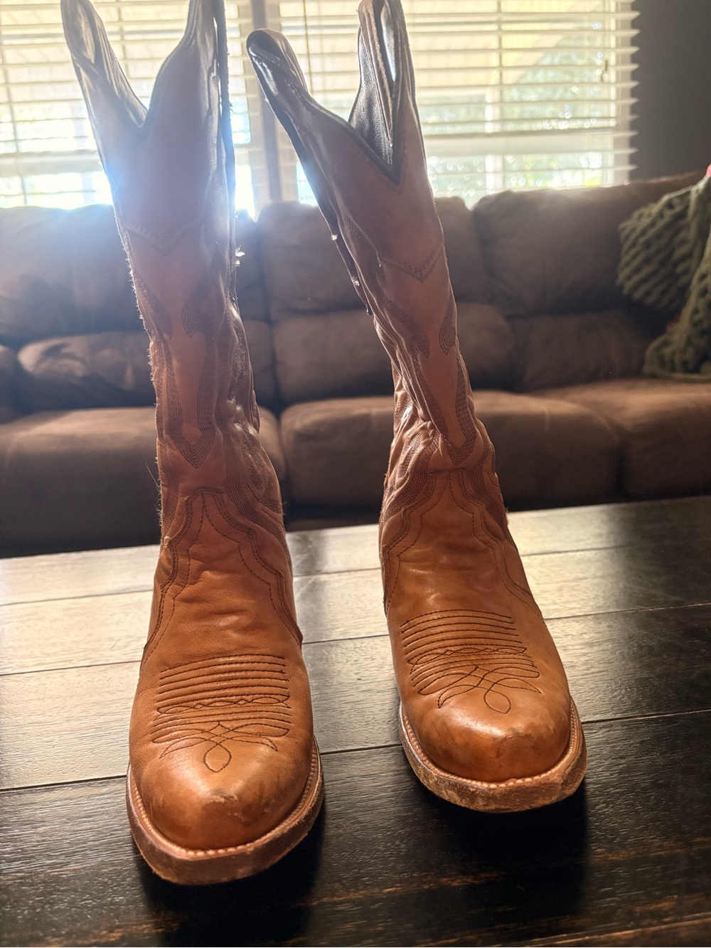 Classic Tan Leather Western cowgirl Boots - Women's